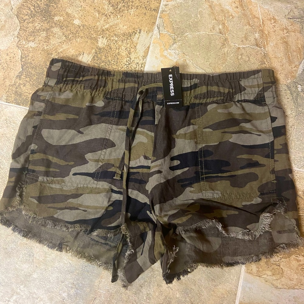 Express drawstring camouflage shorts